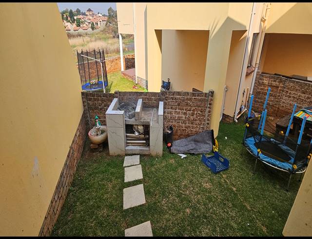 3 BEDROOM TOWNHOUSE FOR SALE IN MONDEOR